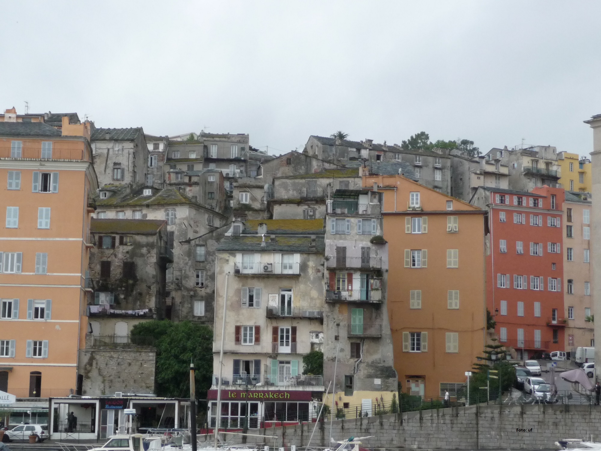 1811 musste Bastia unter Napoleon den Hauptstadttitel an Ajacchio abgeben - mancherorts sieht es so aus, als wäre danach nichts mehr gemacht worden