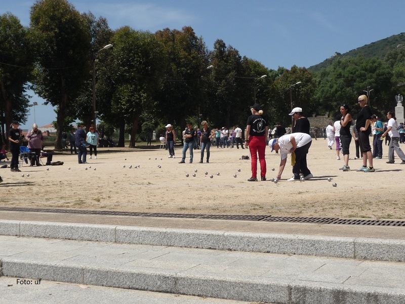 Boule - eigentlich "Kugelsportarten", das Spiel auf öffentlichen Plätzen heißt bei den Franzosen eigentlich "Pètanque"