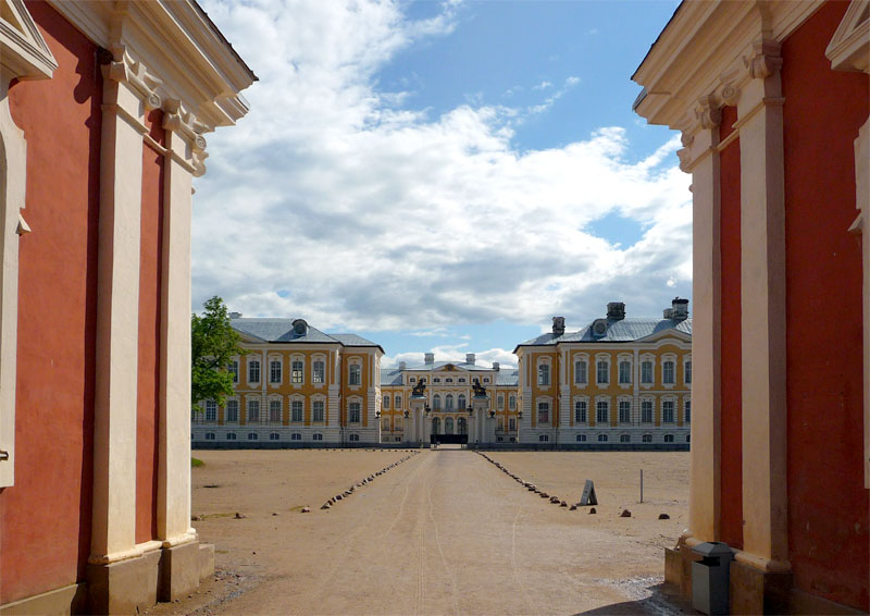 Das Schloss Rundale ist ein prächtiges Barockschloss im Baltikum.
